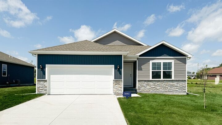724 E Goldfinch Drive  Tiffin IA 52340 photo