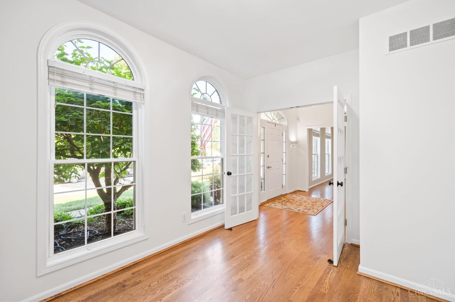 Property Photo: 4319 Serpentine Way OH 45040