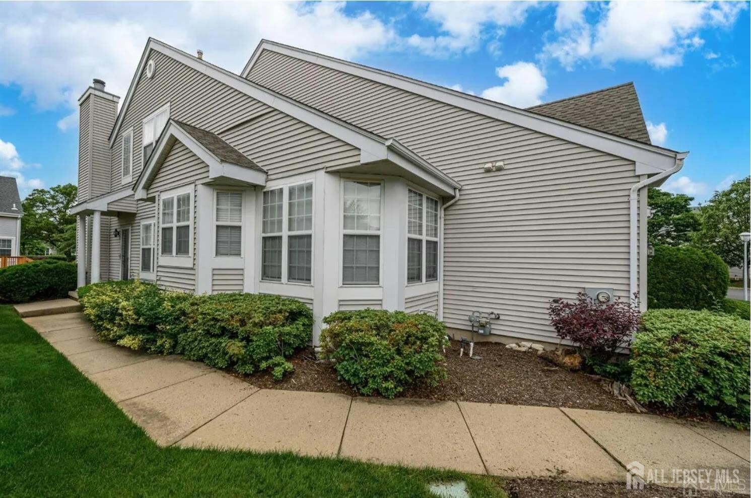 Property Photo: 14 Crestwood Court NJ 08831