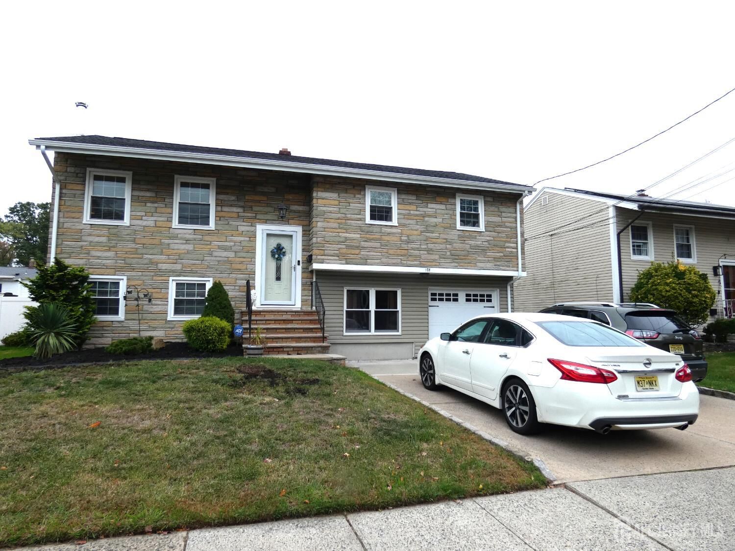 Property Photo:  178 N Grant Avenue N  NJ 07067 