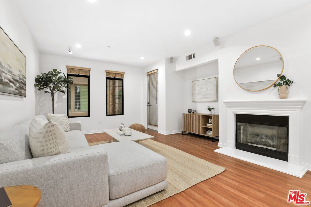 Property Photo: 5625 Crescent Park CA 90094