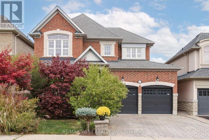 Property Photo:  17 Hawkridge Trail  ON L6P 2T5 