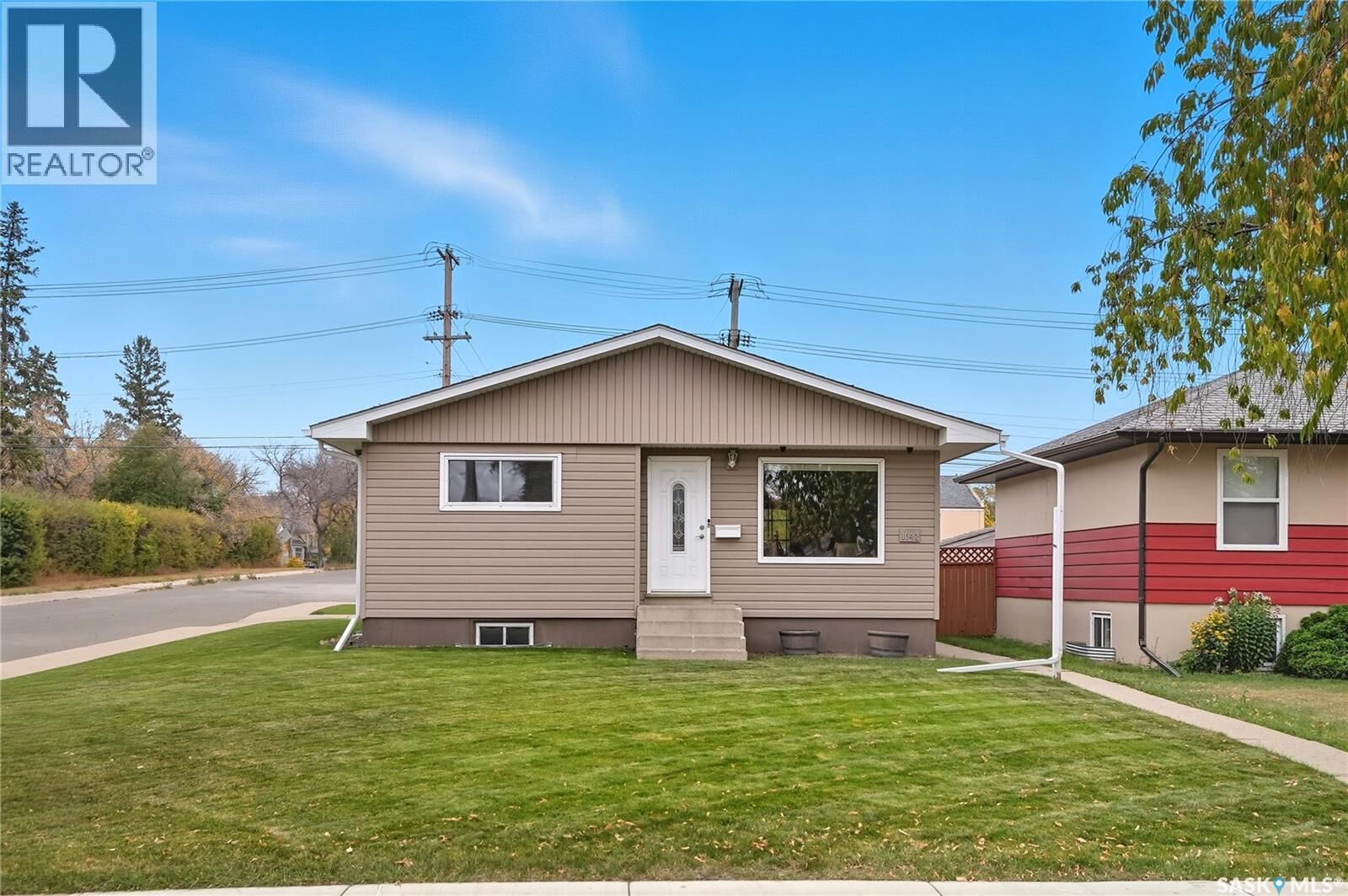 Property Photo: 1042 J Avenue N SK S7L 2L4