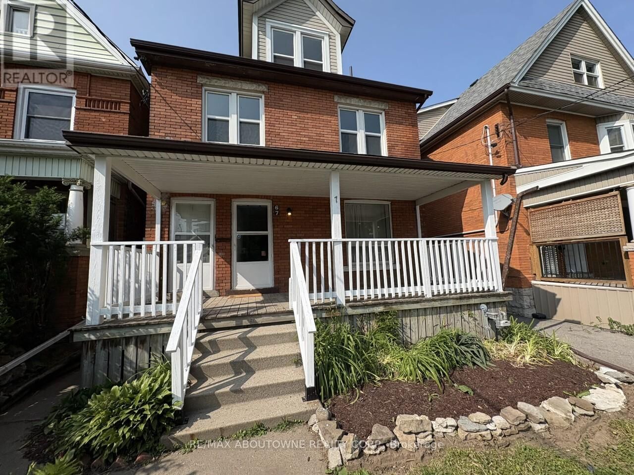 Property Photo: 67 Aikman Avenue 2 ON L8M 1P8