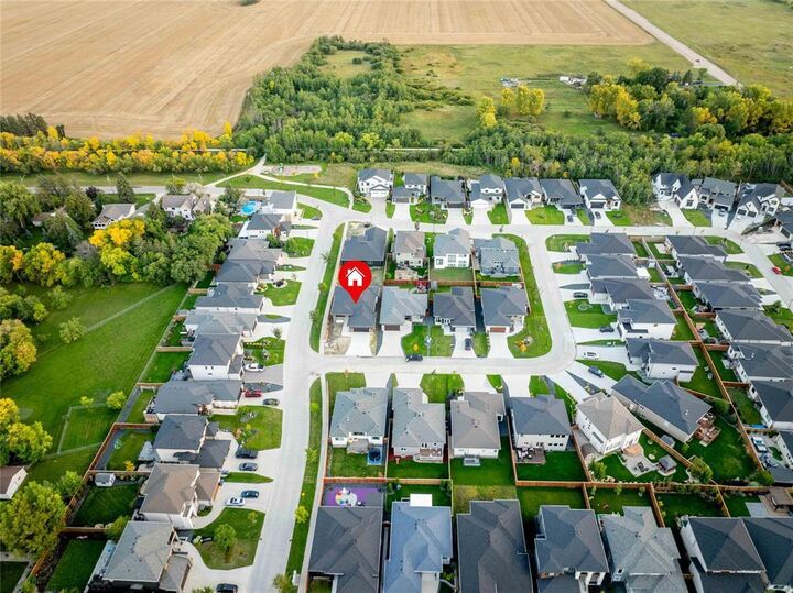 Property Photo: 4 Beck Cove MB R3R 3Z1