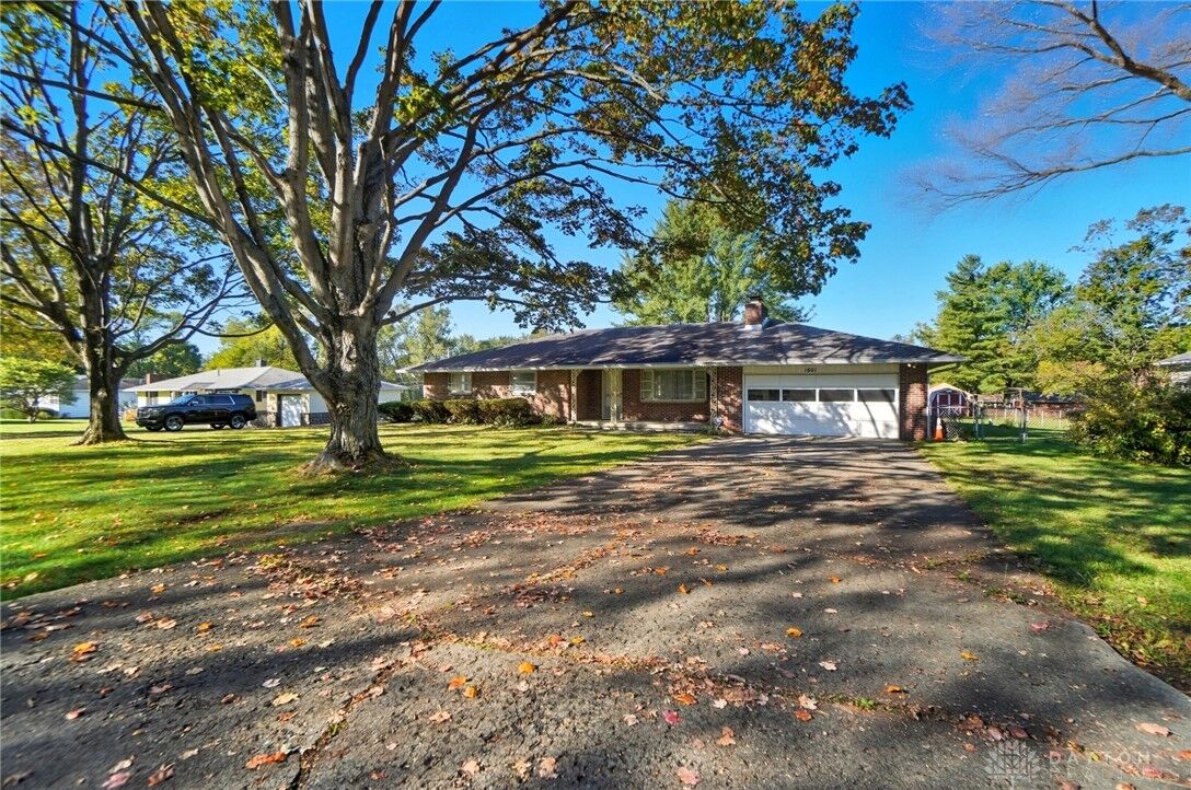 Property Photo: 1601 Arrowwood Road OH 45432
