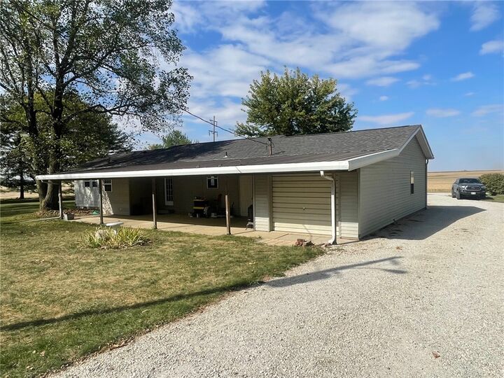Property Photo: 453 Cr 1750N IL 61914