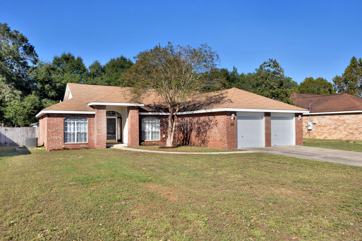 Property Photo: 4749 Coronado Circle FL 32539