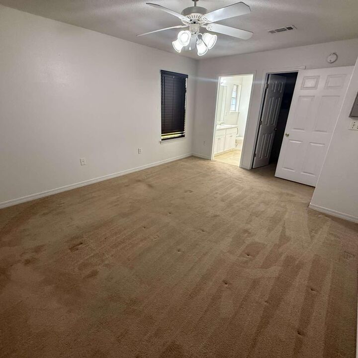 Property Photo: 1022 Freeport Court FL 32569