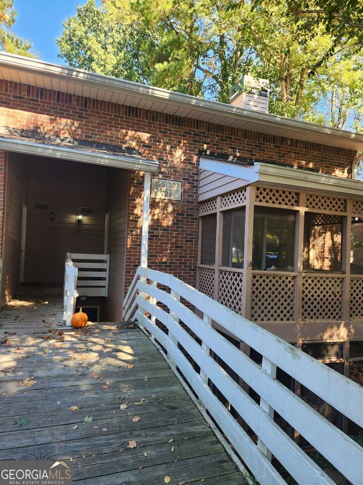 327 Quail Run  Roswell GA 30076 photo