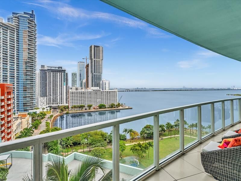 Property Photo: 1900 N Bayshore Dr 1504 FL 33132