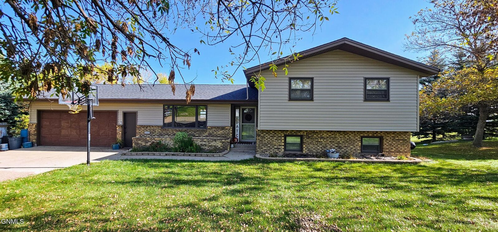 Property Photo: 4204 Old Red Trail NW ND 58554