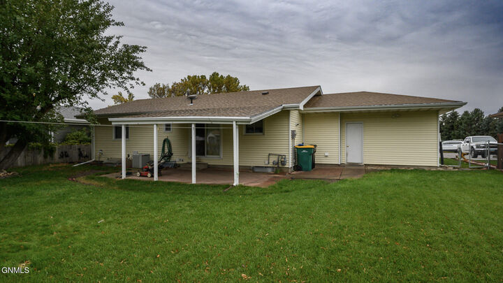 Property Photo: 402 Tulsa Drive ND 58504