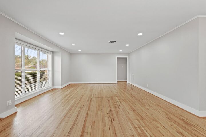 Property Photo: 5451 Redstart Street TX 77096