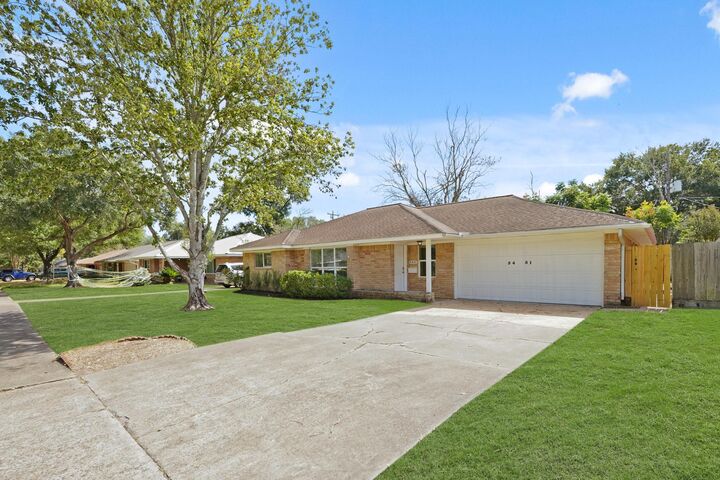 Property Photo:  5451 Redstart Street  TX 77096