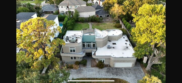 Property Photo: 5304 Braeburn Drive TX 77401