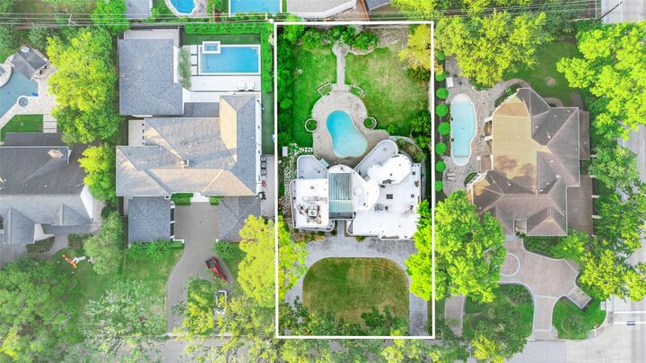 Property Photo: 5304 Braeburn Drive TX 77401