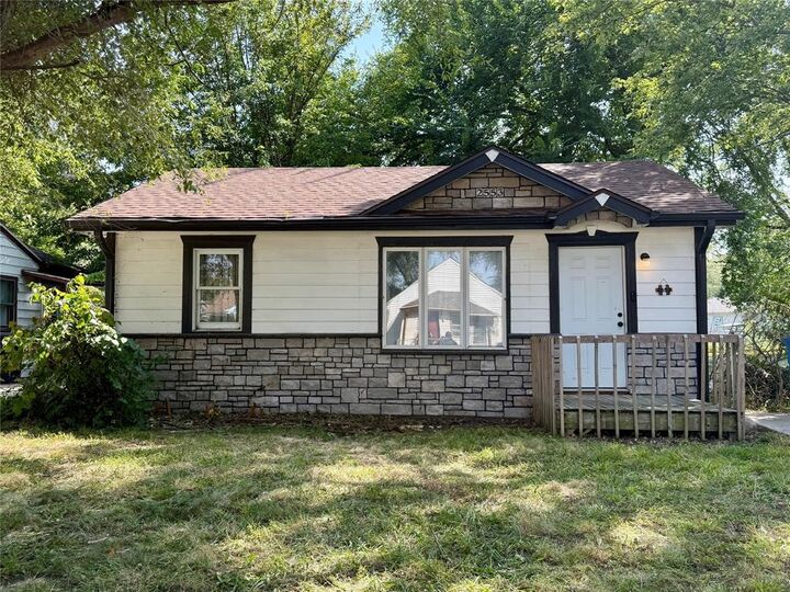 Property Photo:  2553 Maury Street  IA 50317 
