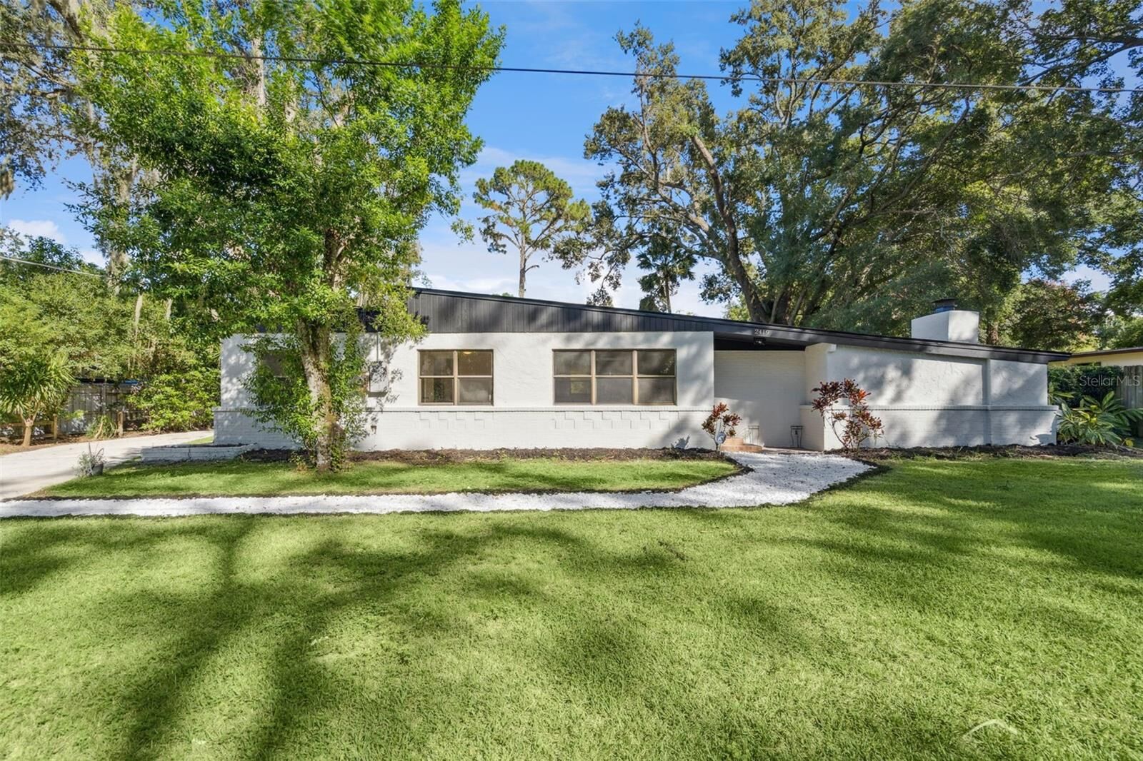 Property Photo: 2419 Yale Avenue FL 32771
