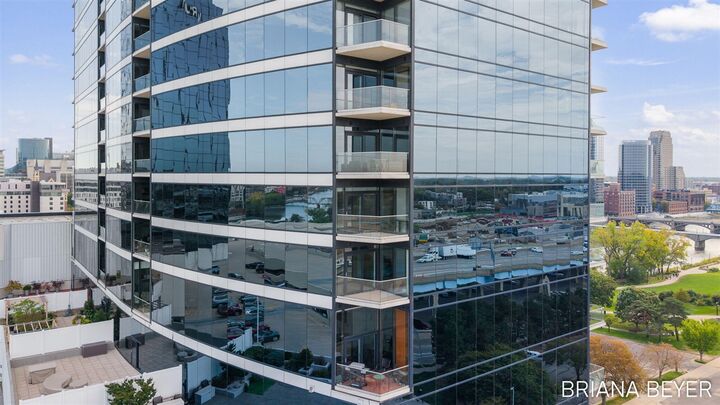 Property Photo: 335 Bridge Street NW 907 MI 49504