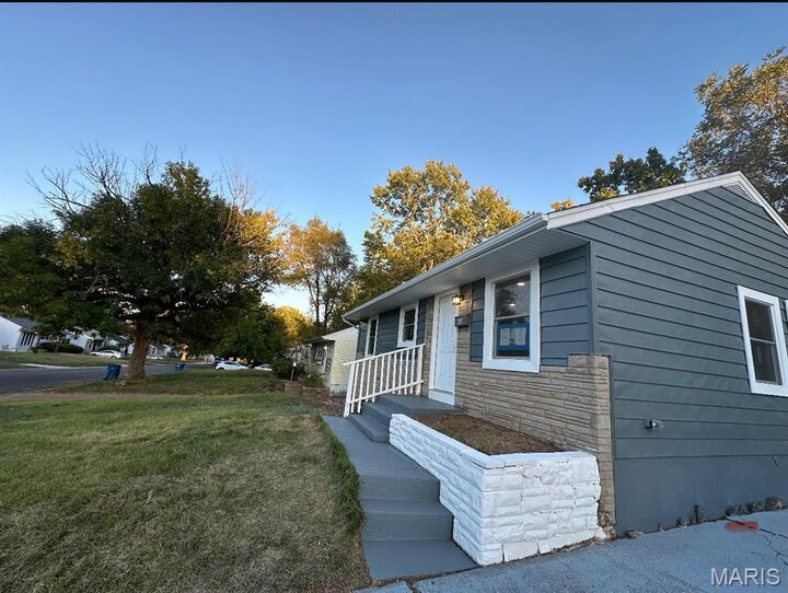 Property Photo: 448 Lancashire Road MO 63137
