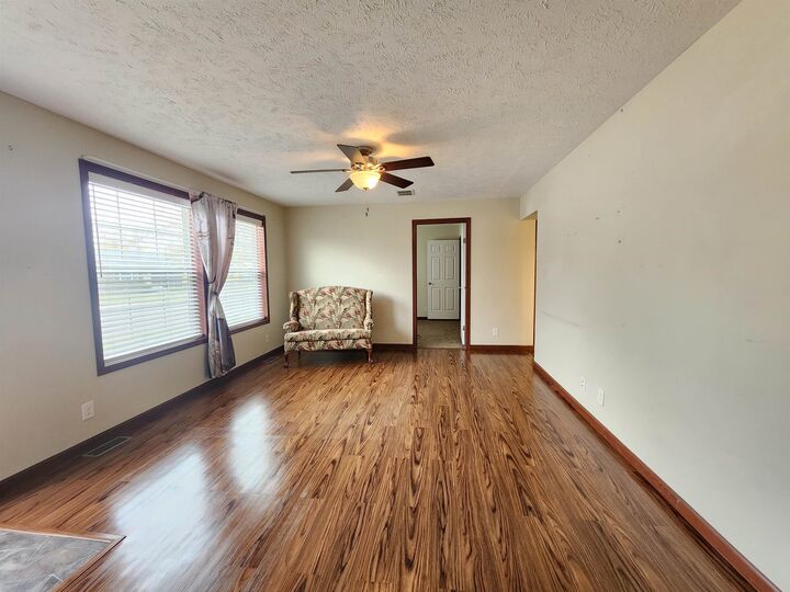 Property Photo: 420 16th St NW ND 58703