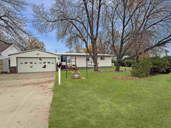 Property Photo: 121 37th Ave SE ND 58701