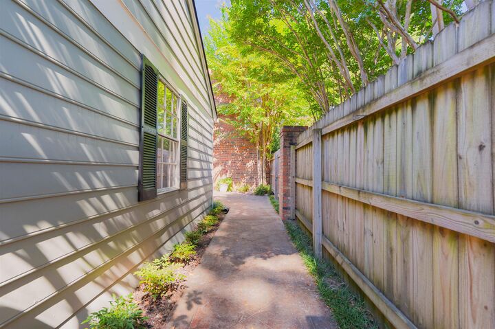 Property Photo: 6932 Midhurst Rd 6932 TN 38119