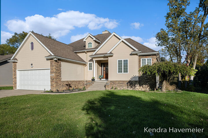 Property Photo:  1660 Oakleigh Road NW  MI 49504 