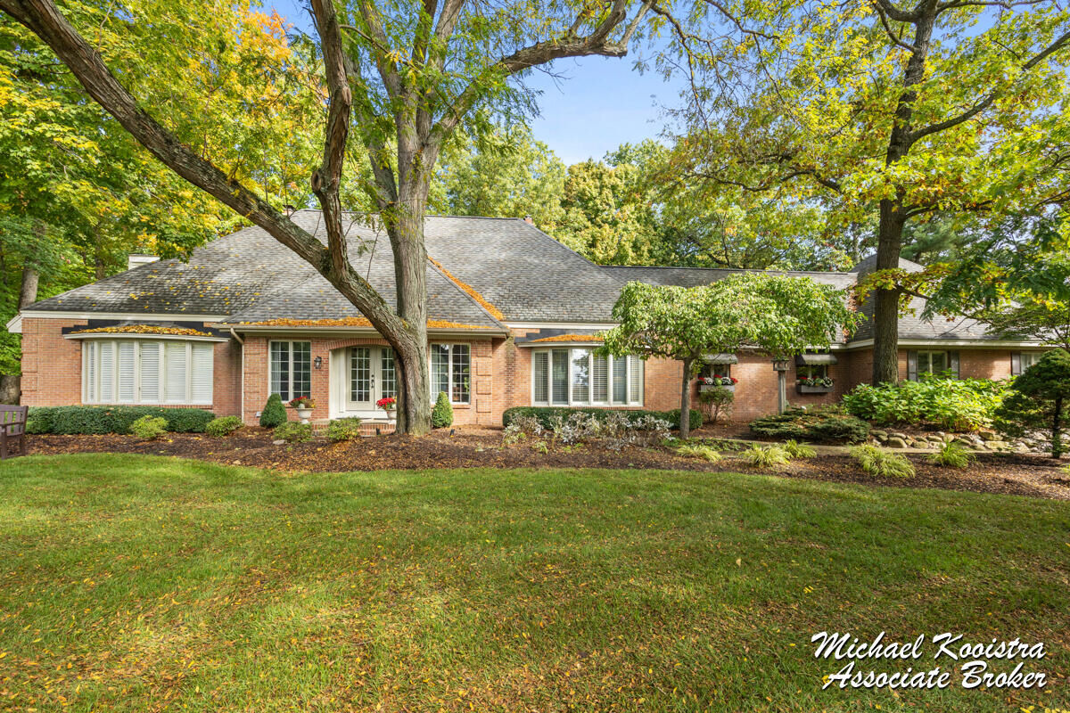 Property Photo: 2520 Shadowbrook Drive SE MI 49546