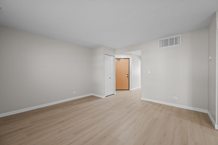 Property Photo: 556 E Shagbark Lane C IL 60107