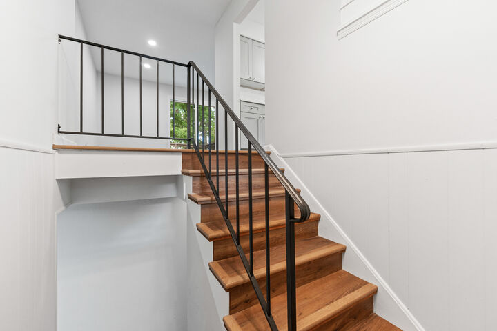 Property Photo: 212 N Oakwood Avenue IL 60185