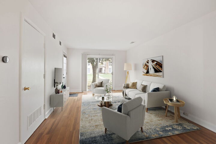 Property Photo:  1975 Kenilworth Circle B  IL 60169 