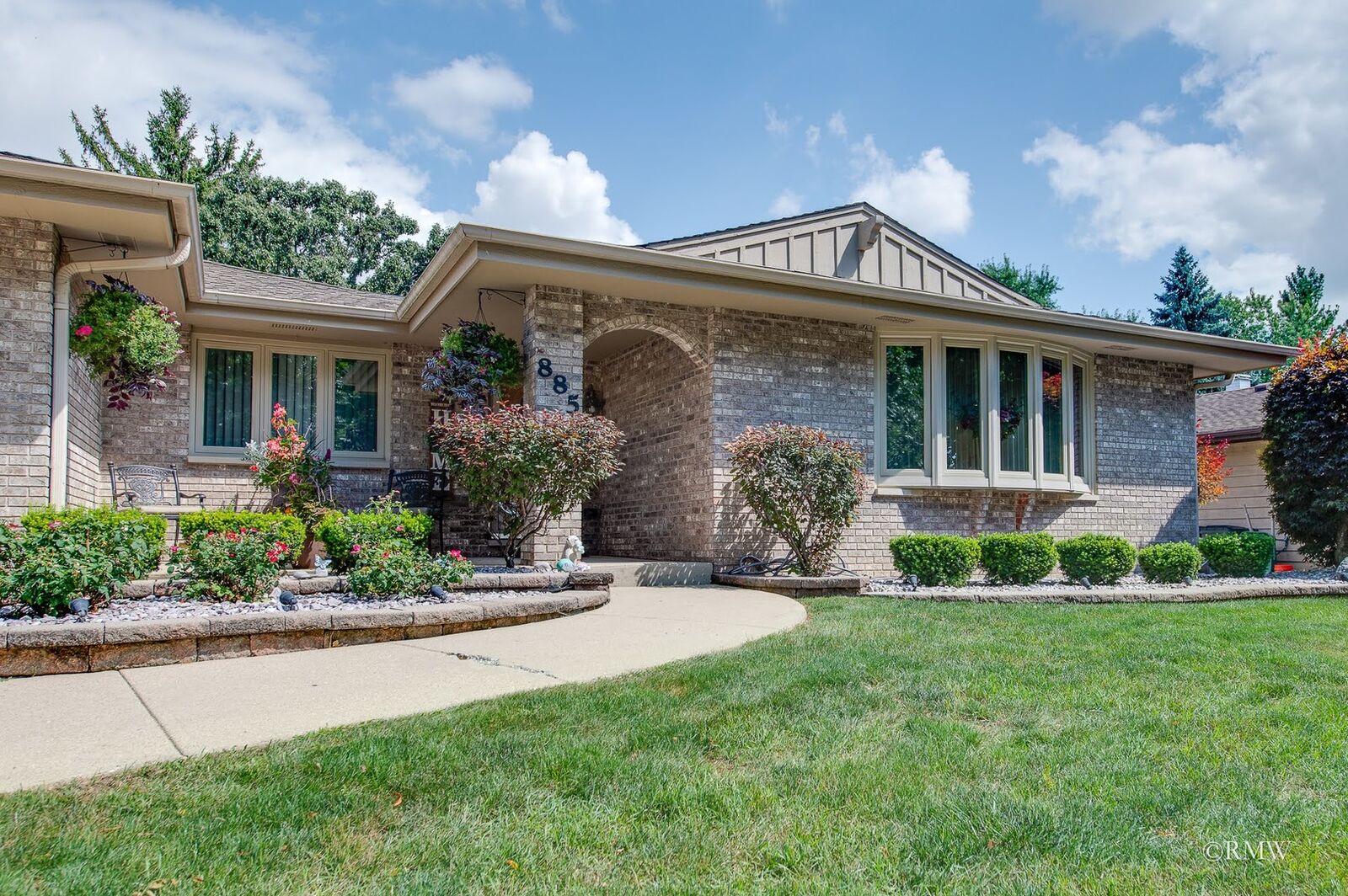 Property Photo: 885 Brewster Lane IL 60103