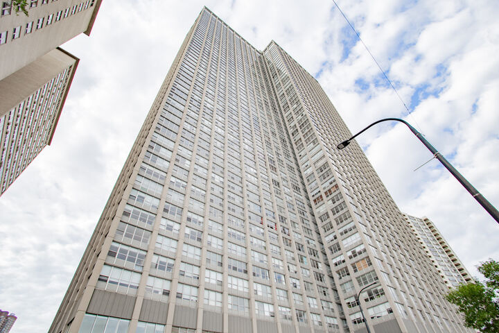 Property Photo: 655 W Irving Park Road 5104 IL 60613