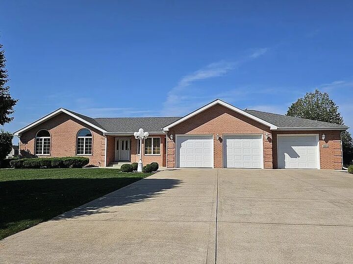 18816 S Chestnut Drive  Shorewood IL 60404 photo