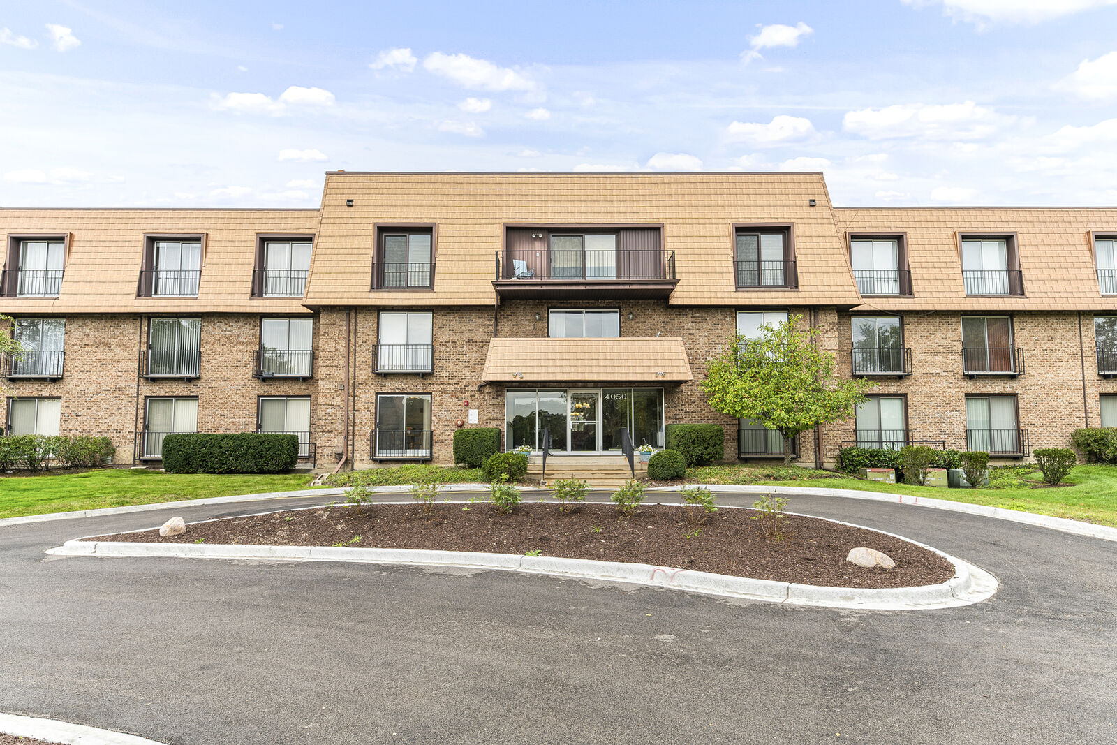 Property Photo:  4050 Dundee Road 205  IL 60062