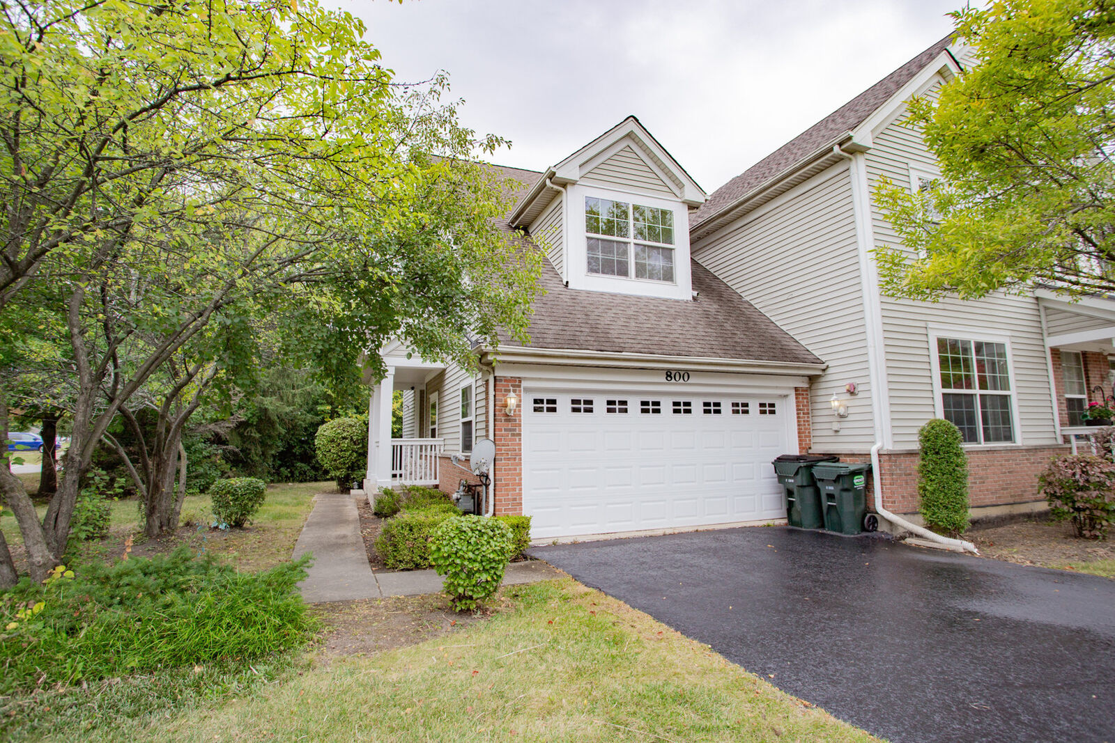 Property Photo:  800 Linden Circle  IL 60169 