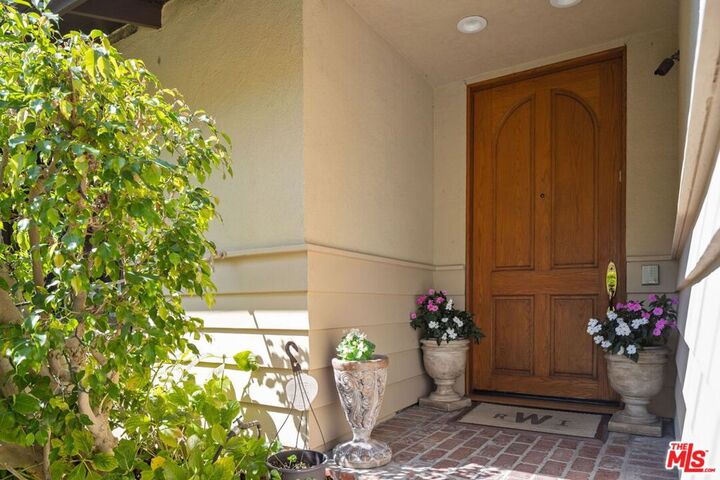 Property Photo:  9415 Cherokee Lane  CA 90210 