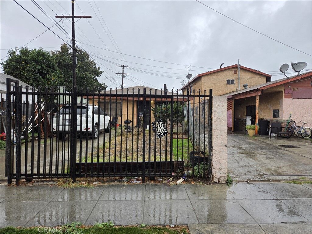 Property Photo:  6111 Menlo Avenue  CA 90044 