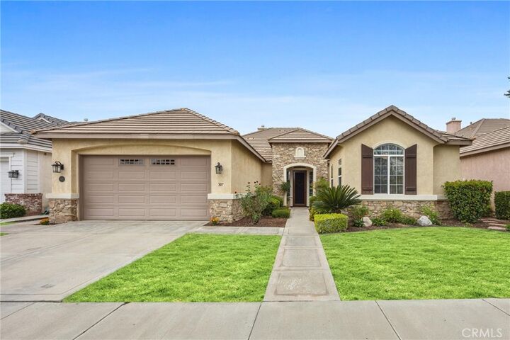 Property Photo:  307 Coachman Way  CA 93312 