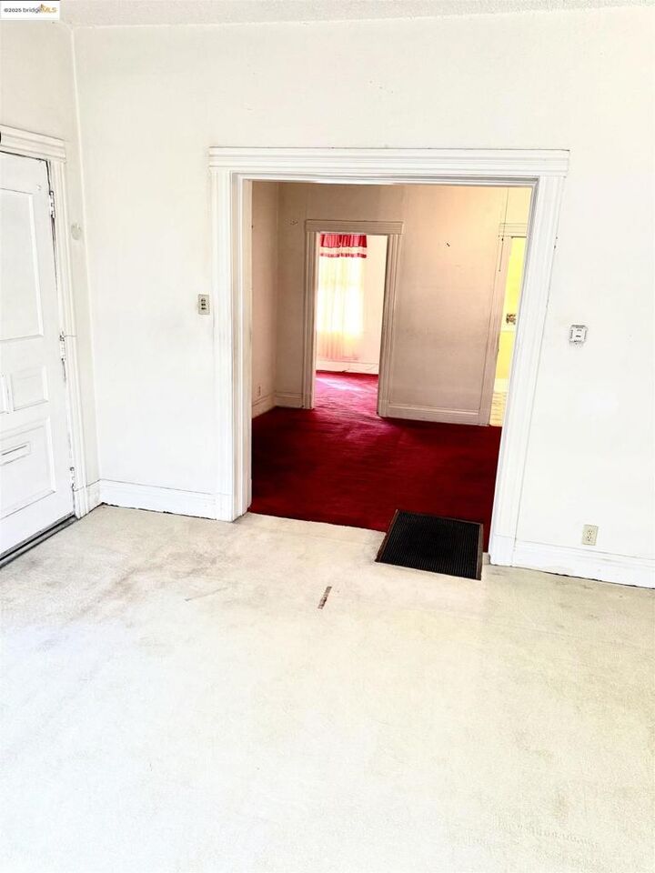 Property Photo:  2823 S La Salle Ave  CA 90018