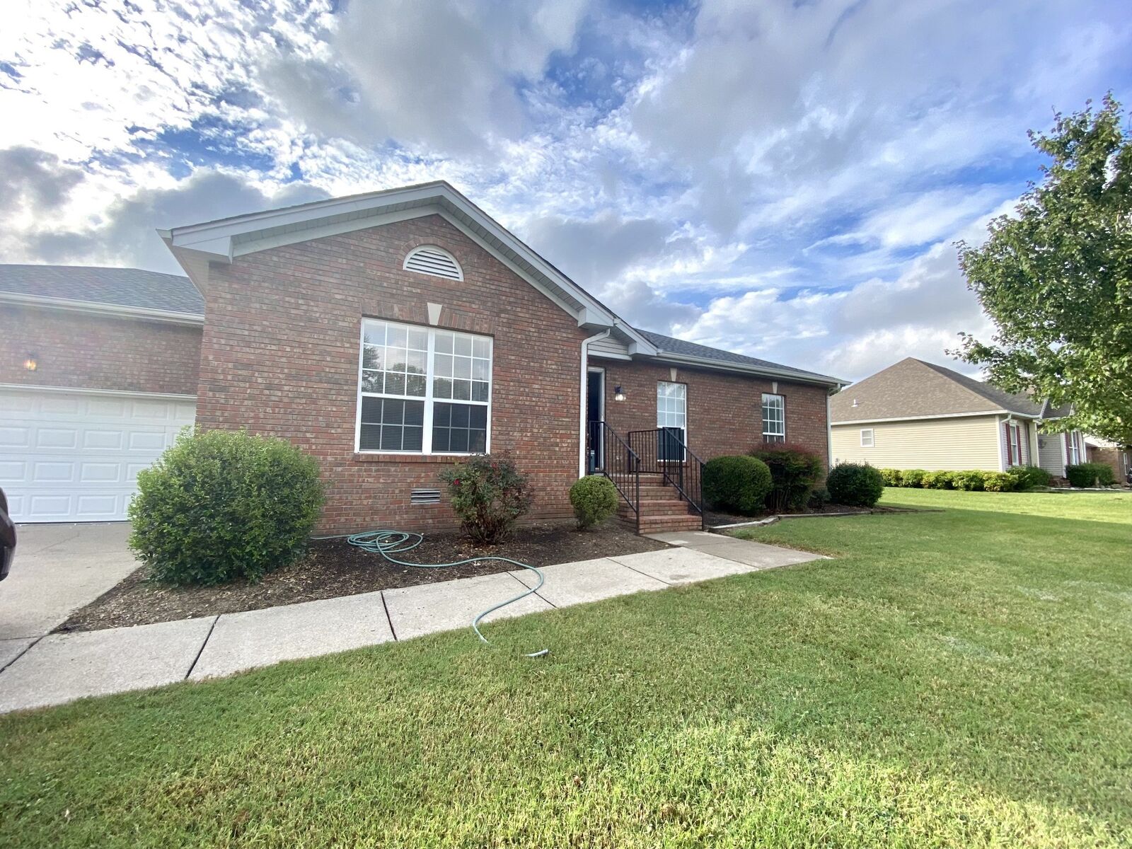 Property Photo: 524 Autumndale Dr TN 37066