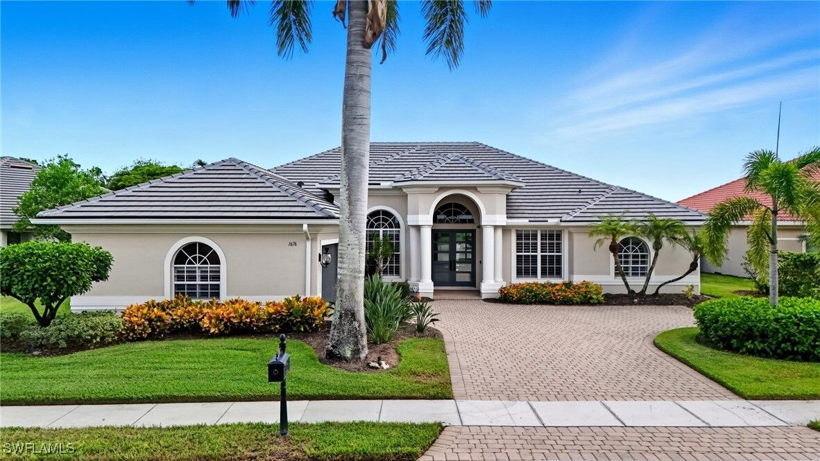 Property Photo:  1676 Manchester Court  FL 34109 