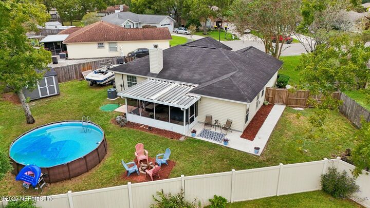 Property Photo: 8053 Queensferry Lane FL 32244