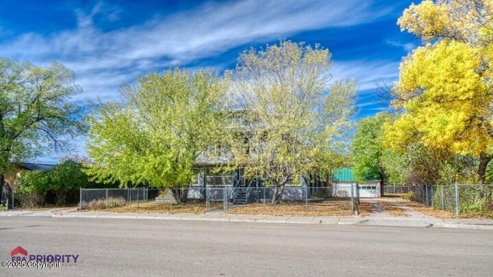 Property Photo: 637 Pine St - WY 82730