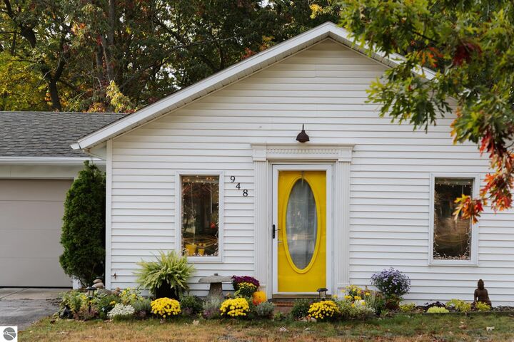 948 Carver Street  Traverse City MI 49686 photo