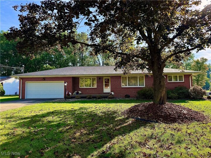 Property Photo: 2140 Howland Wilson Road NE OH 44484