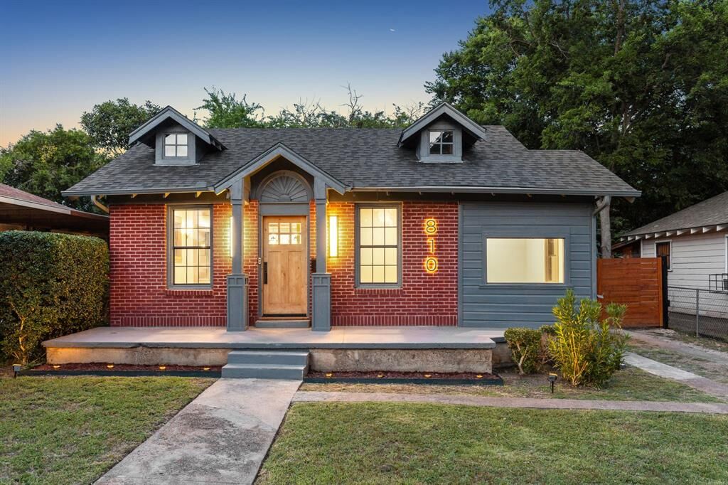 Property Photo:  810 S Montclair Avenue  TX 75208 