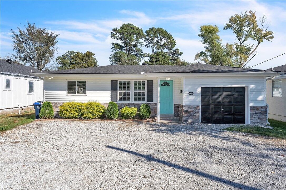 Property Photo: 1023 S B Street AR 72756